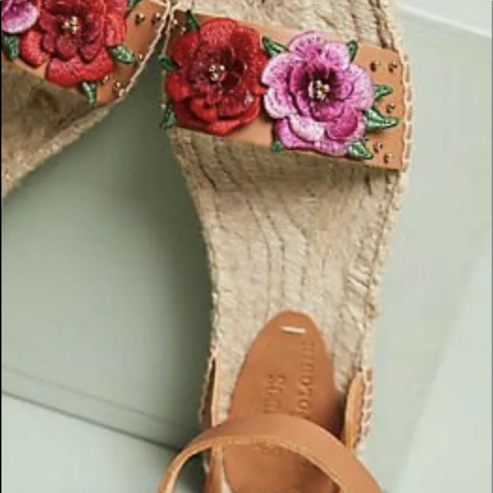 Anthropologie tan Leather Flower Wedge Sandal 10 - Picture 6 of 7